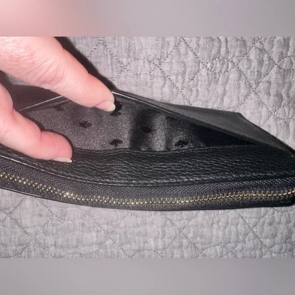 KATE SPADE! Black Leather Zippy Wallet - Picture 3 of 5
